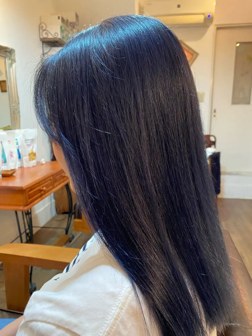 セミロング カラー ブルーカラー 鶴田 悠斗のヘアスタイル