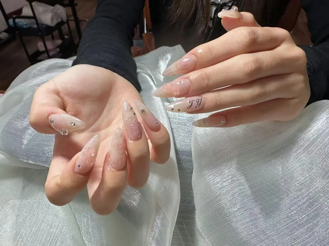 ネイル フレンチネイル ジェルネイル ガラスフレンチ 韓国ネイル マグネットネイル ハンドネイル ハンドケア The Nail& EyeLashのネイルデザイン
