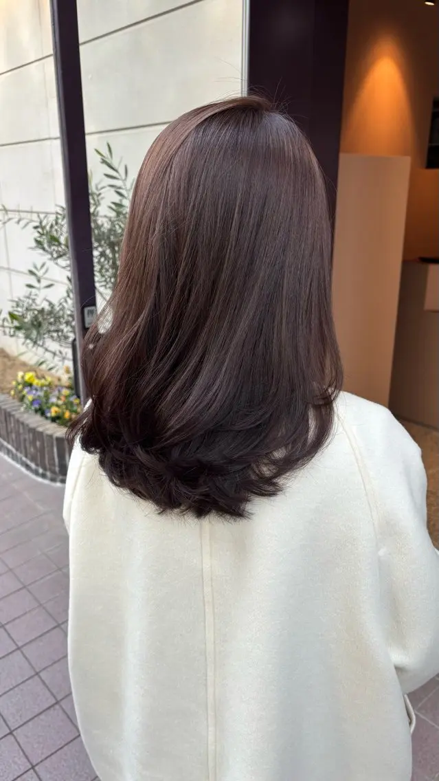 セミロング 髪質改善 レイヤーカット 小顔カット トリートメント カット ヘアカラー トリートメント やまぐち もえかのヘアスタイル