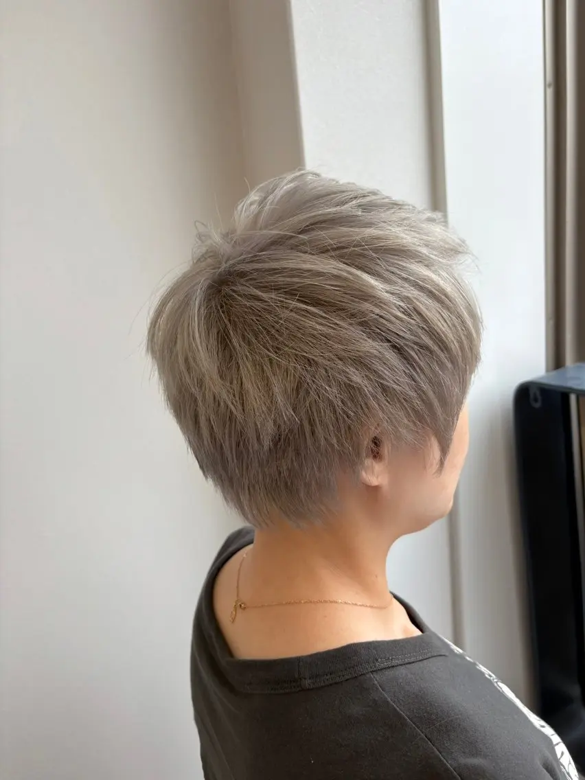 ショート カラー ベリーショート シルバー ショートヘア カット ヘアカラー SHAFT Ieiriのヘアスタイル