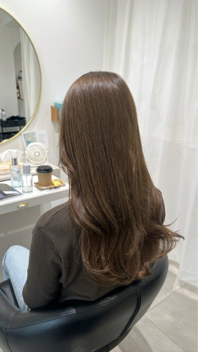 ロング moka/レイヤー/ 顔周り/透明感カラーのヘアスタイル