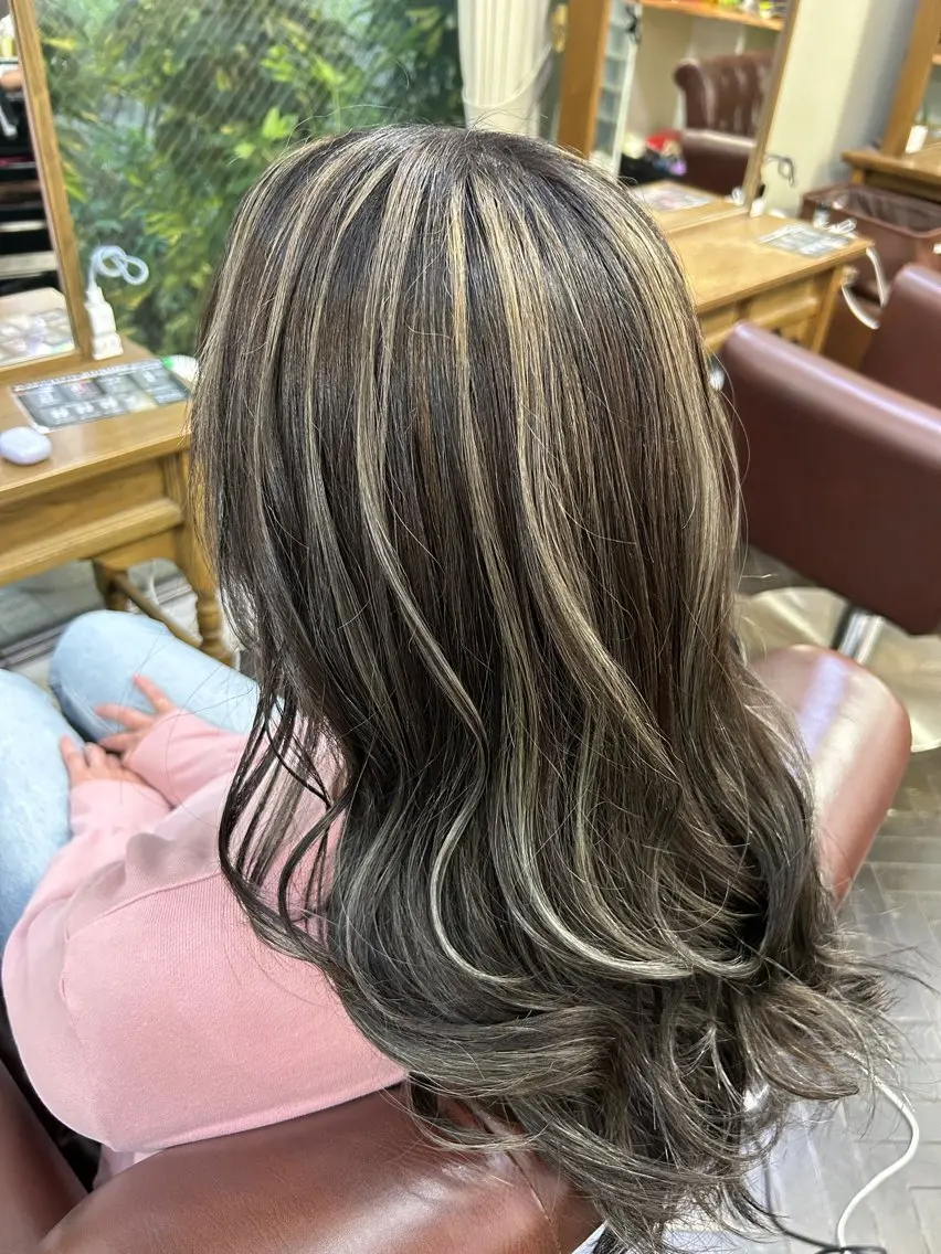 ロング ハイライト ヘアカラー レディースショート カットモデル募集🌟のヘアスタイル