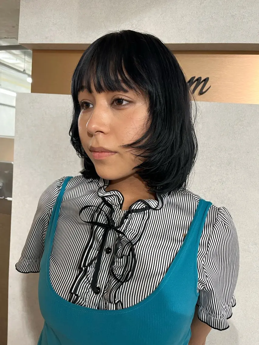 ミディアム ミディアムレイヤー レイヤーカット anon Loemのヘアスタイル
