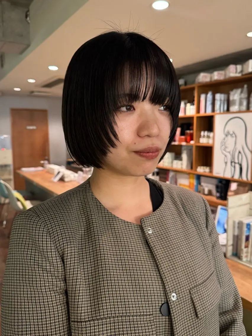 ショート ブリーチカラー/ブロ ンドレイヤーカットのヘアスタイル