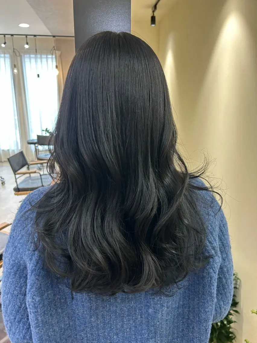 ロング カラー アッシュ アッシュグレー 透明感カラー hubhair レイヤー/透明感のヘアスタイル