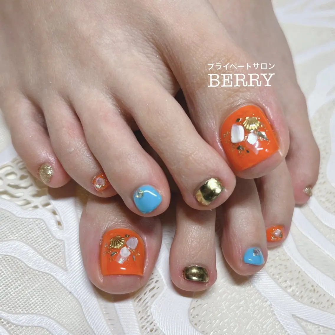 ネイル フットネイル ミラーネイル ワンカラーネイル 夏ネイル フットネイル プライベートサロン BERRYのエステ・リラクイメージ