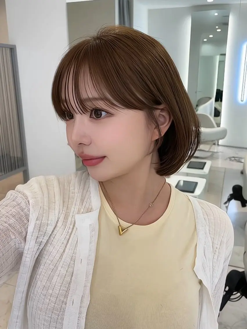 ミディアム カット ヘアカラー トリートメント City/louwe 韓国レイヤーカットのヘアスタイル
