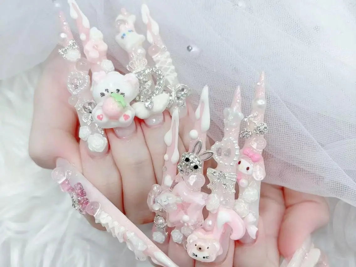ネイル 長さ出し キラキラネイル 韓国ネイル ロングネイル マグネットネイル ハンドネイル ハンドケア MochiMochi 🎀新宿/長さ出しのネイルデザイン