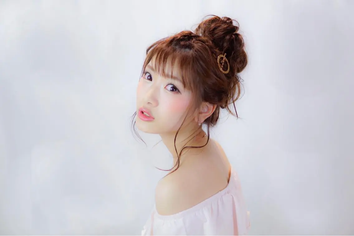 ミディアム セミロング カラー ヘアアレンジ お団子ヘア おくれ毛 髪質改善、エクステ 山口卓哉のヘアスタイル