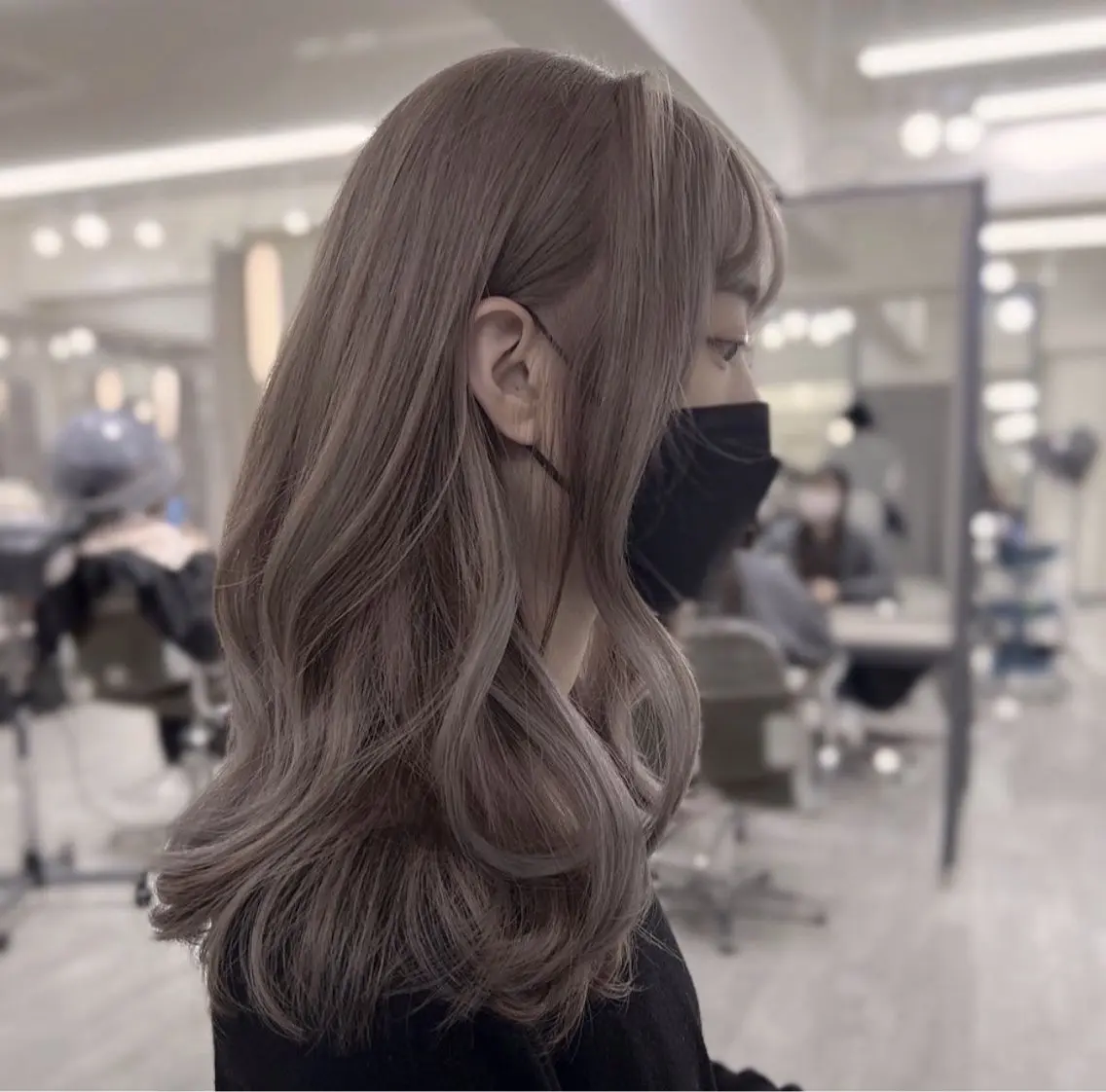 セミロング カット トリートメント 🦋高屋敷陸🦋 レイヤー/ハイトーンのヘアスタイル