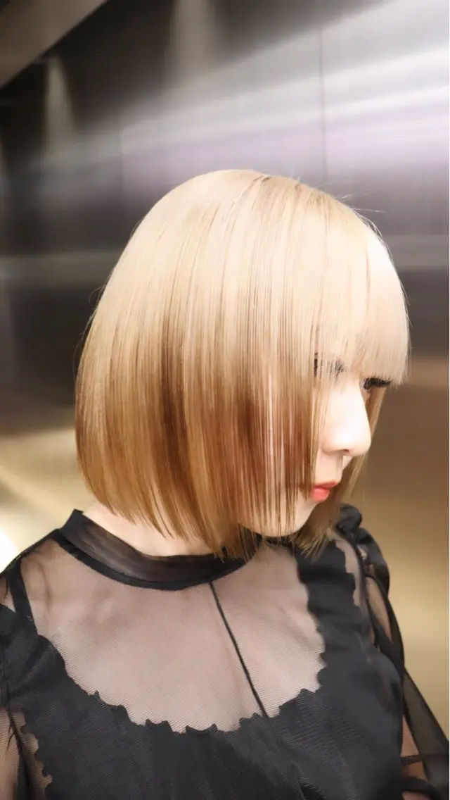 ミディアム カラー ブリーチ レイヤーカット トリートメント ヘアカラー ハイトーン/ ブリーチ/縮毛矯正のヘアスタイル
