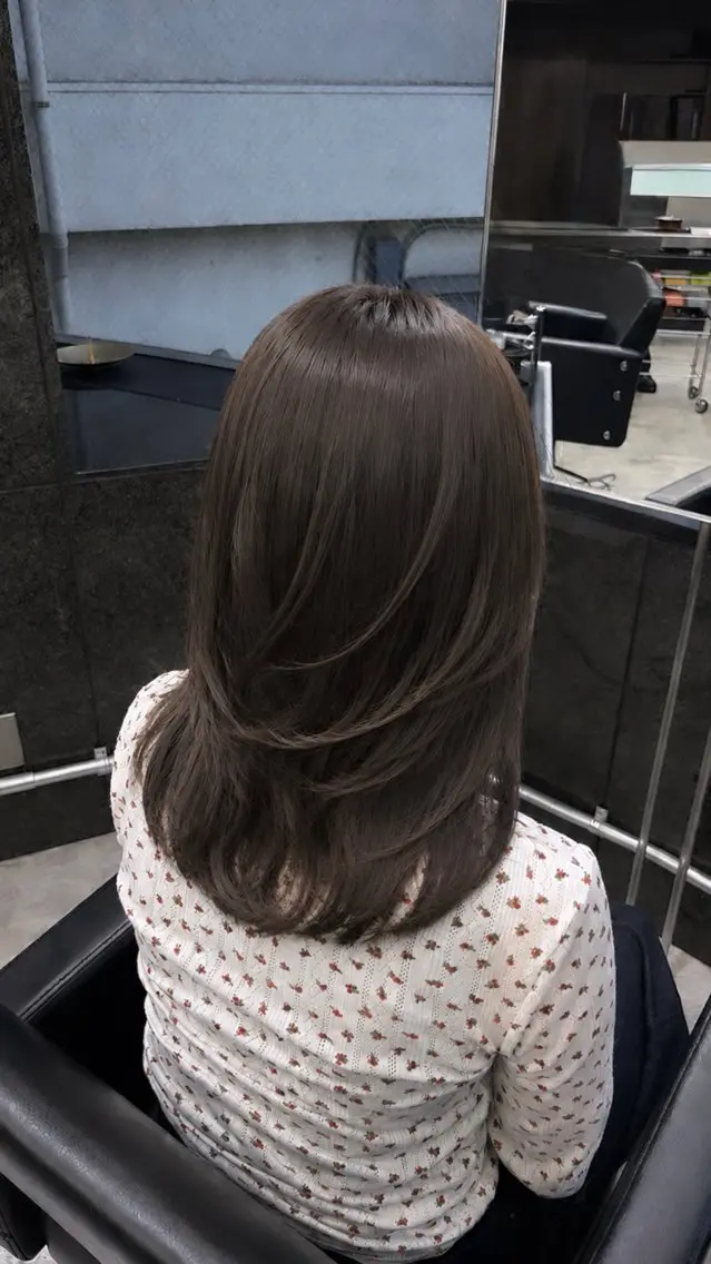 ミディアム レイヤーカット カット ヘアカラー トリートメント 艶カラー/レイヤー/ 似合せ/ Fureaのヘアスタイル