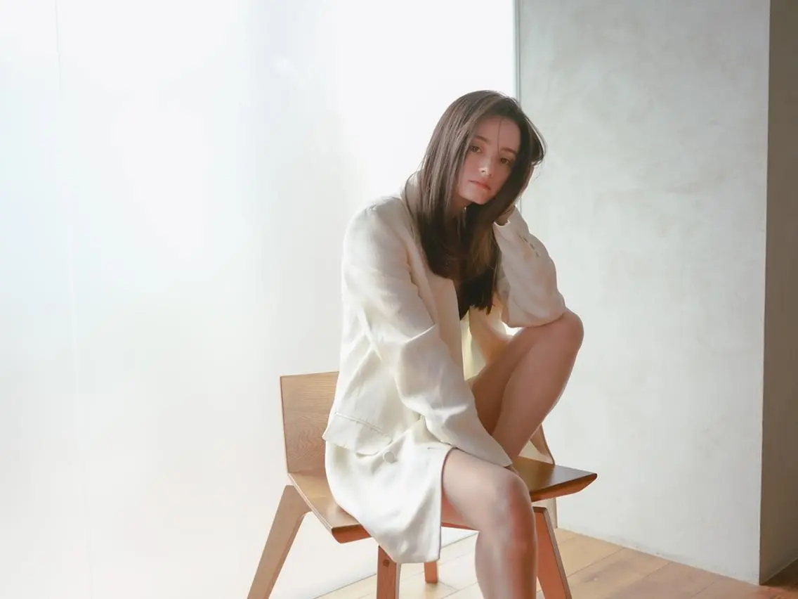 セミロング カラー パーマ ヘアアレンジ アディクシーカラー アッシュ バレイヤージュ ベージュカラー ブリーチ newi grande 横浜店のヘアスタイル