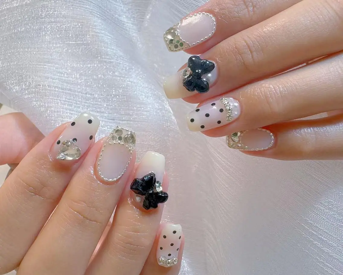 ネイル フレンチネイル ジェルネイル ガラスフレンチ 韓国ネイル マグネットネイル ハンドネイル ハンドケア The  Nail 新大久保店のネイルデザイン