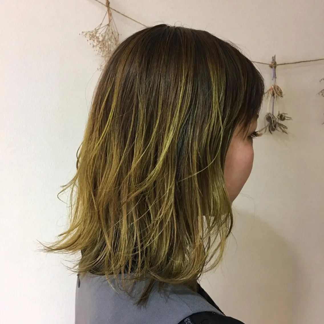 ミディアム カラー ヘアアレンジ ヘアカラー トリートメント 【Sweep】おじま のぞみのヘアスタイル