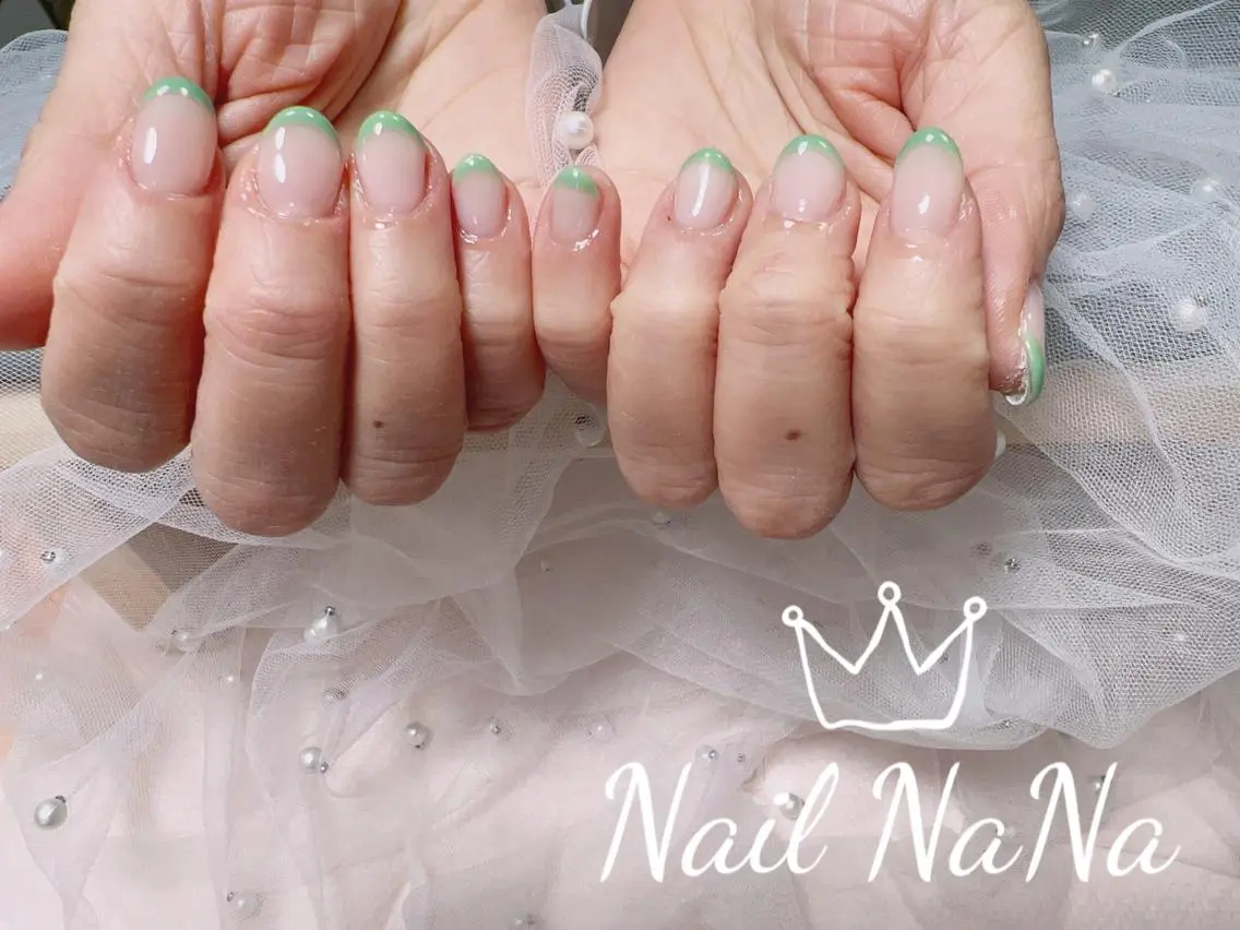 ショート カラー ネイル フレンチネイル グリーン ハンドネイル Nail NaNaのネイルデザイン