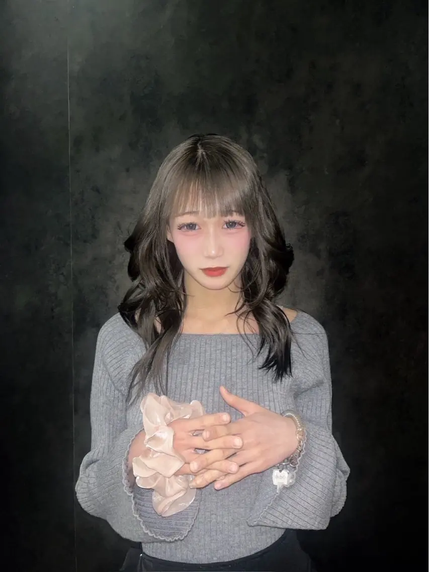 ロング カラー ヘアカラー ✩.*Aise⟡.· 艶カラー🐈‍⬛🩶のヘアスタイル