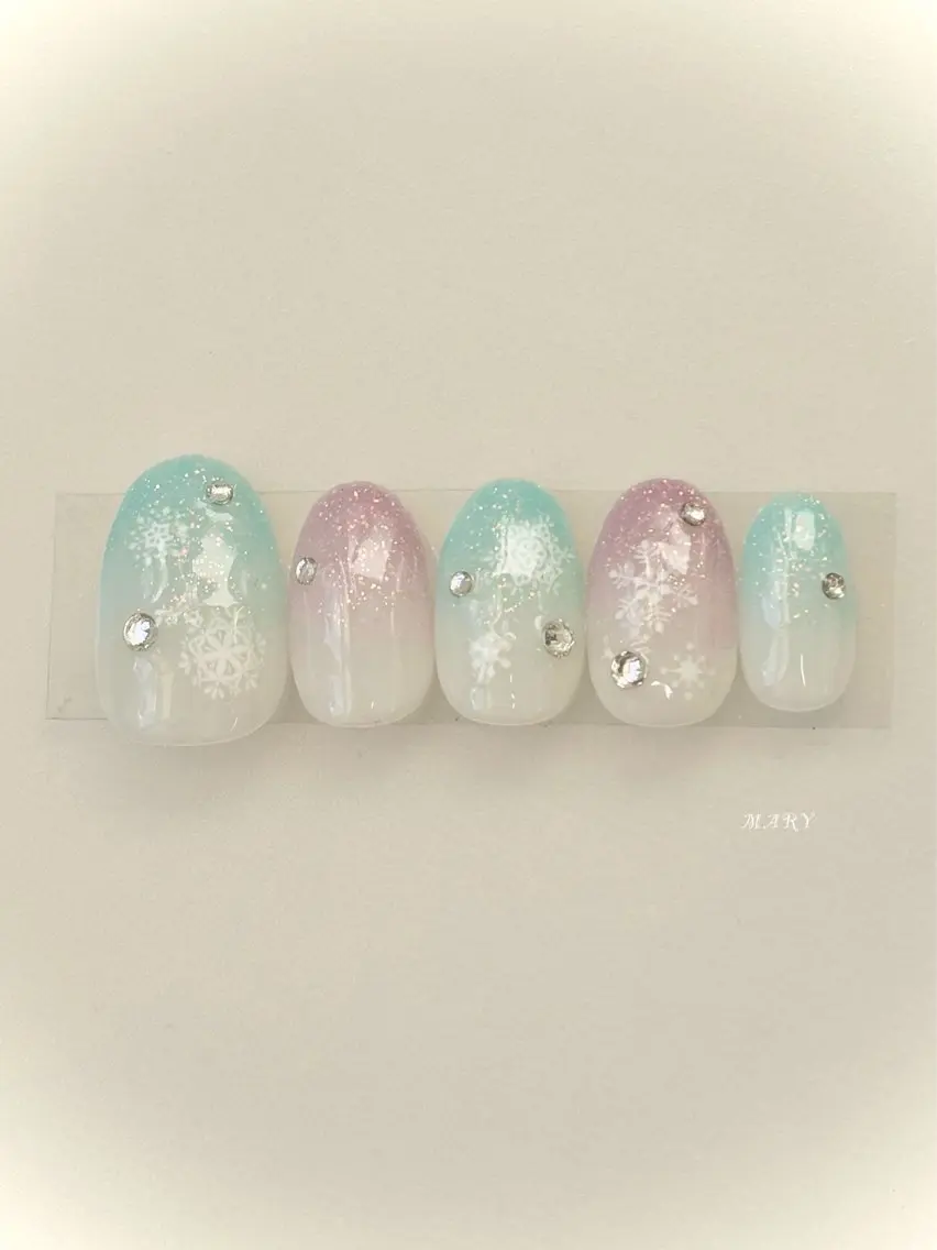 ネイル グラデーション ニュアンスネイル パステルネイル 冬ネイル ハンドネイル Mary nail .narumiのネイルデザイン