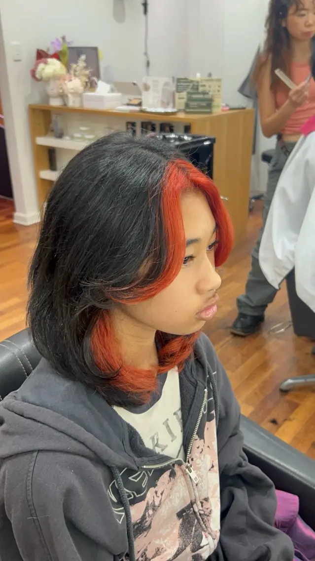 ミディアム カラー 久保山 友奈のヘアスタイル
