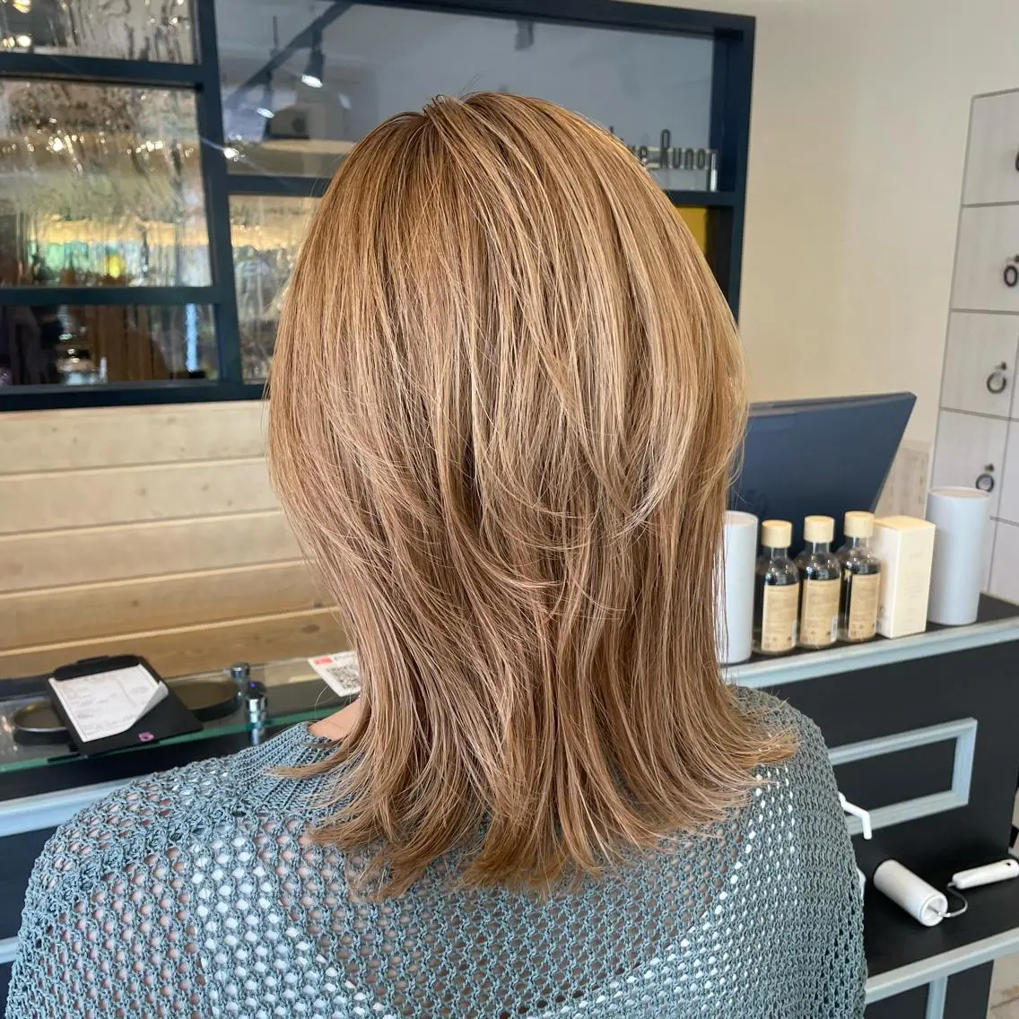 ミディアム カラー スナコザワ レナのヘアスタイル