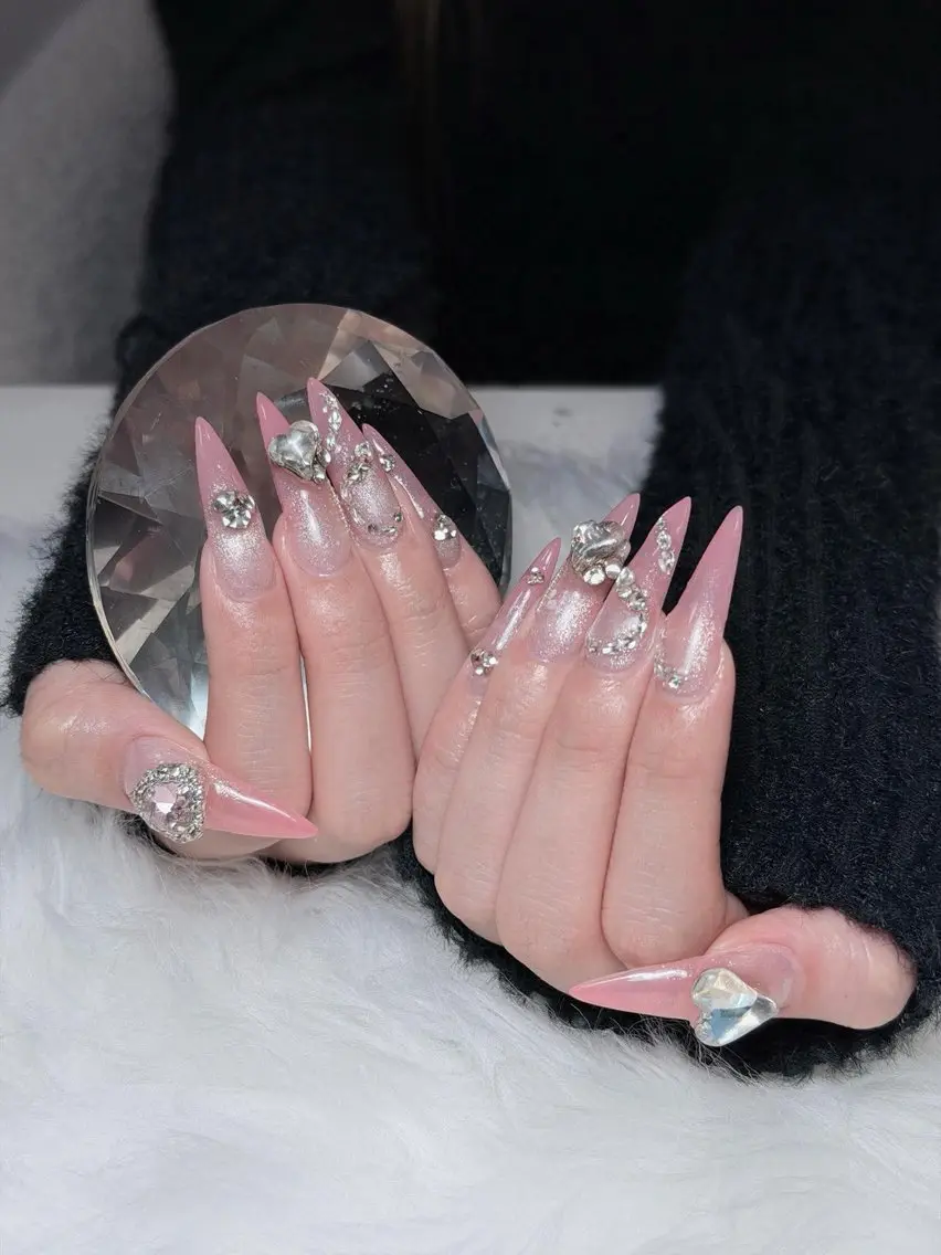 ネイル チークネイル ドット フレンチネイル グラデーション ハート ハンドネイル Julli NailStudioのネイルデザイン