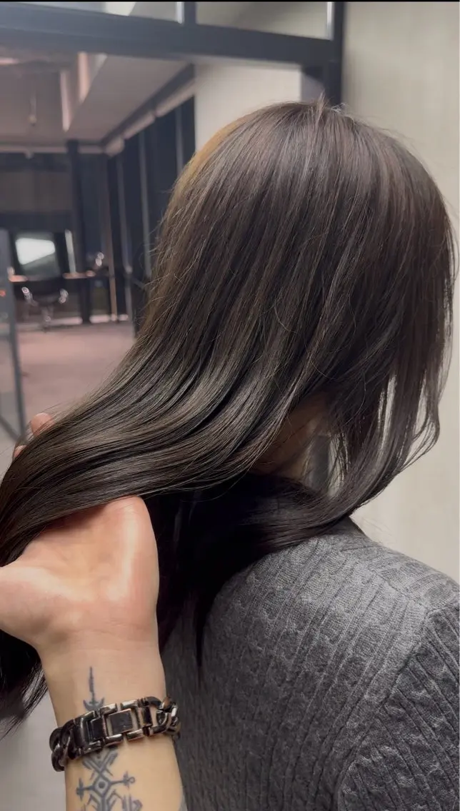 ロング カラー グレージュ ヘアカラー TAKUMI 艶カラー　ALBUMのヘアスタイル
