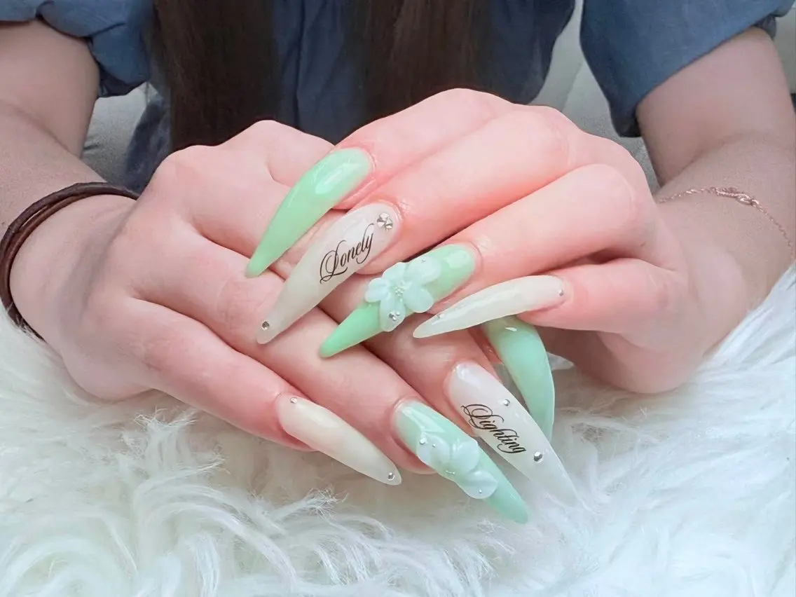 ネイル 水色 マグネットネイル ニュアンスネイル オフィスネイル ワンカラーネイル ハンドネイル Squen Nail shinjukuのネイルデザイン