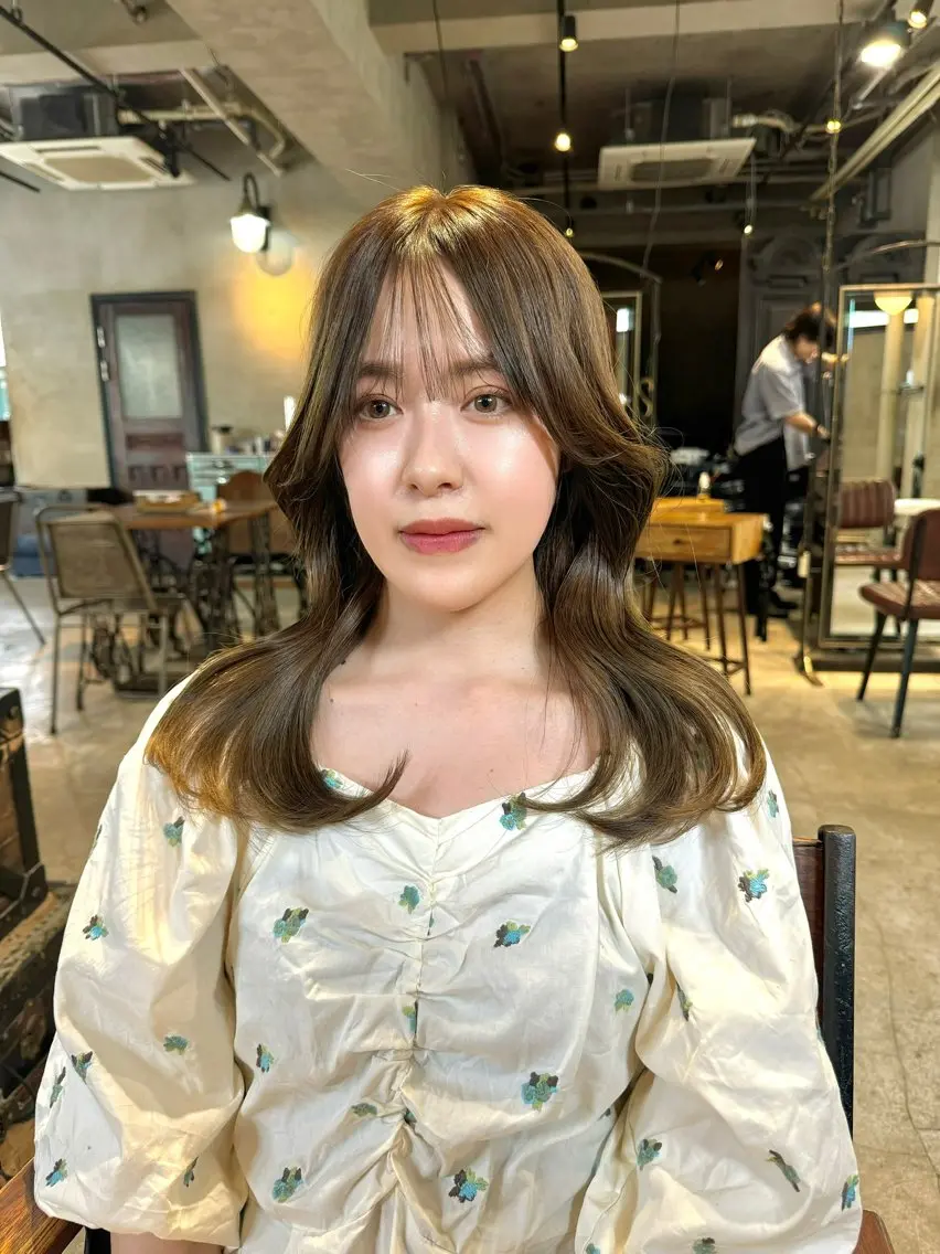 セミロング カラー ヘアアレンジ ベージュカラー ブリーチ ダブルカラー ブリーチなしカラー オリーブベージュ カット トリートメント ヘッドスパ ヘアセット レイヤーカット/艶髪 🎀笠原 優花🎀のヘアスタイル