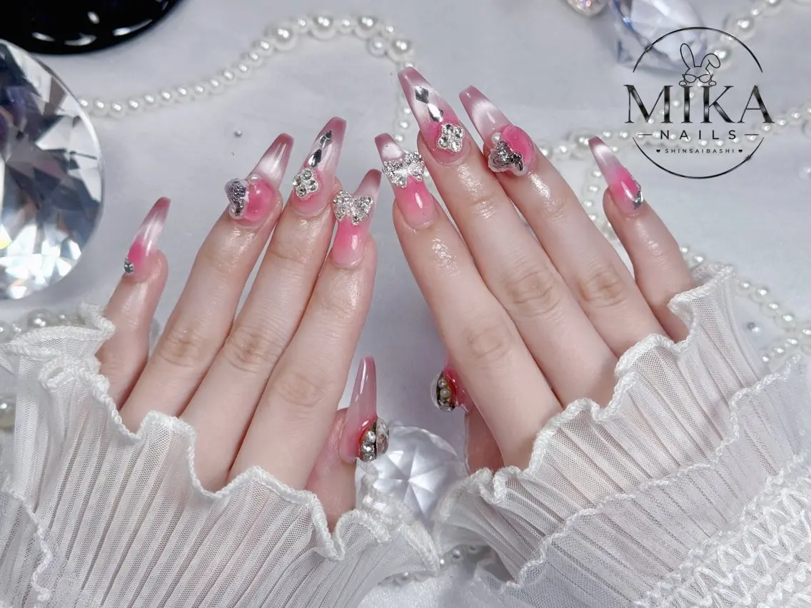 ネイル ガーリー キラキラネイル 韓国ネイル ロングネイル シンプルネイル ハンドネイル 🦊Genie🦊 Mika Nailsのネイルデザイン
