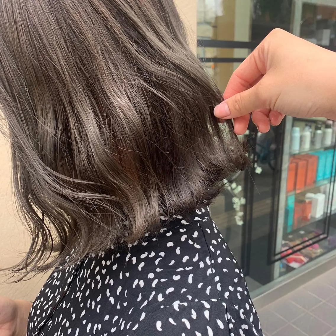セミロング カラー ヘアアレンジ ベージュカラー ハイトーンカラー ミルクティーベージュ ヘアカラー トリートメント ヘアセット 🌻Insta指名 NO.1🌻Shoのヘアスタイル