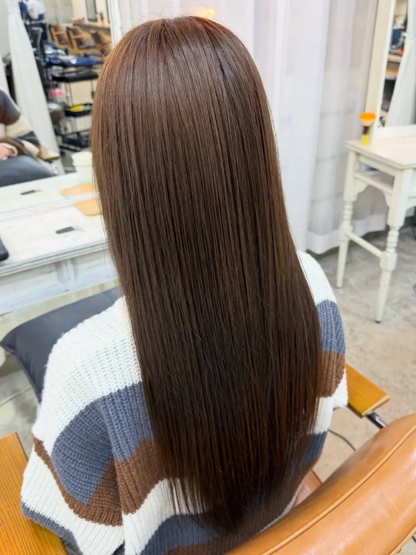 ロング カラー ベージュカラー ブラウンカラー ナチュラルブラウン ヘアカラー トリートメント 三條 朋香のヘアスタイル