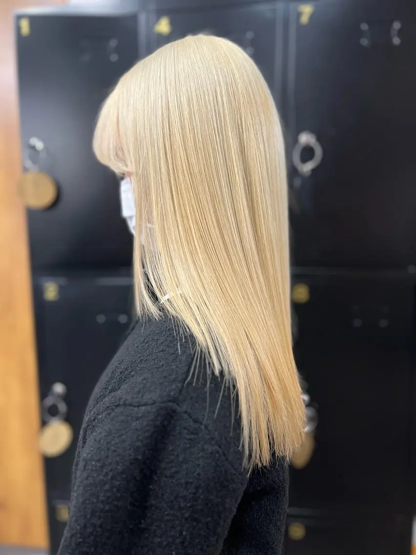 ロング カラー ブリーチ ブロンド ケアブリーチ ヘアカラー トリートメント LE Nのヘアスタイル