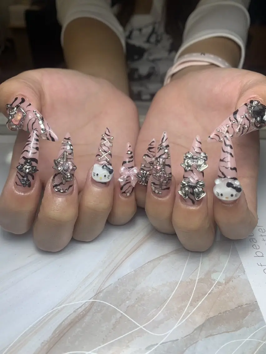ネイル 氷ネイル・うるうるネイル マットネイル ニュアンスネイル リボン 夏ネイル ハンドネイル rina nailのネイルデザイン