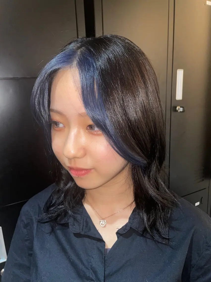 ミディアム ブリーチ🌟レイヤー 🎠KANON🎡のヘアスタイル