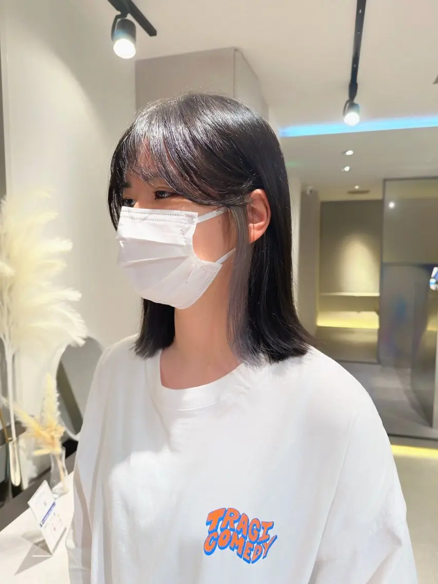 セミロング カラー ブリーチ イヤリングカラー カット ヘアカラー トリートメント ブリーチ/ハイトーン 艶カラー/ユリナのヘアスタイル