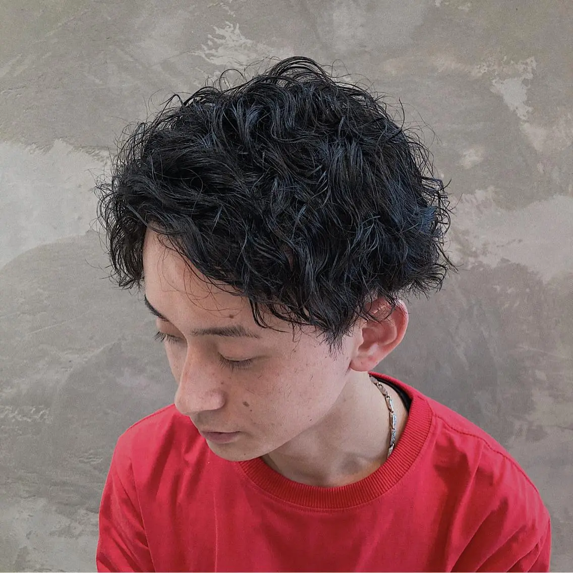 ショート パーマ メンズ センターパート 波巻きスパイラルパー マ/シャドウパーマ駿のヘアスタイル