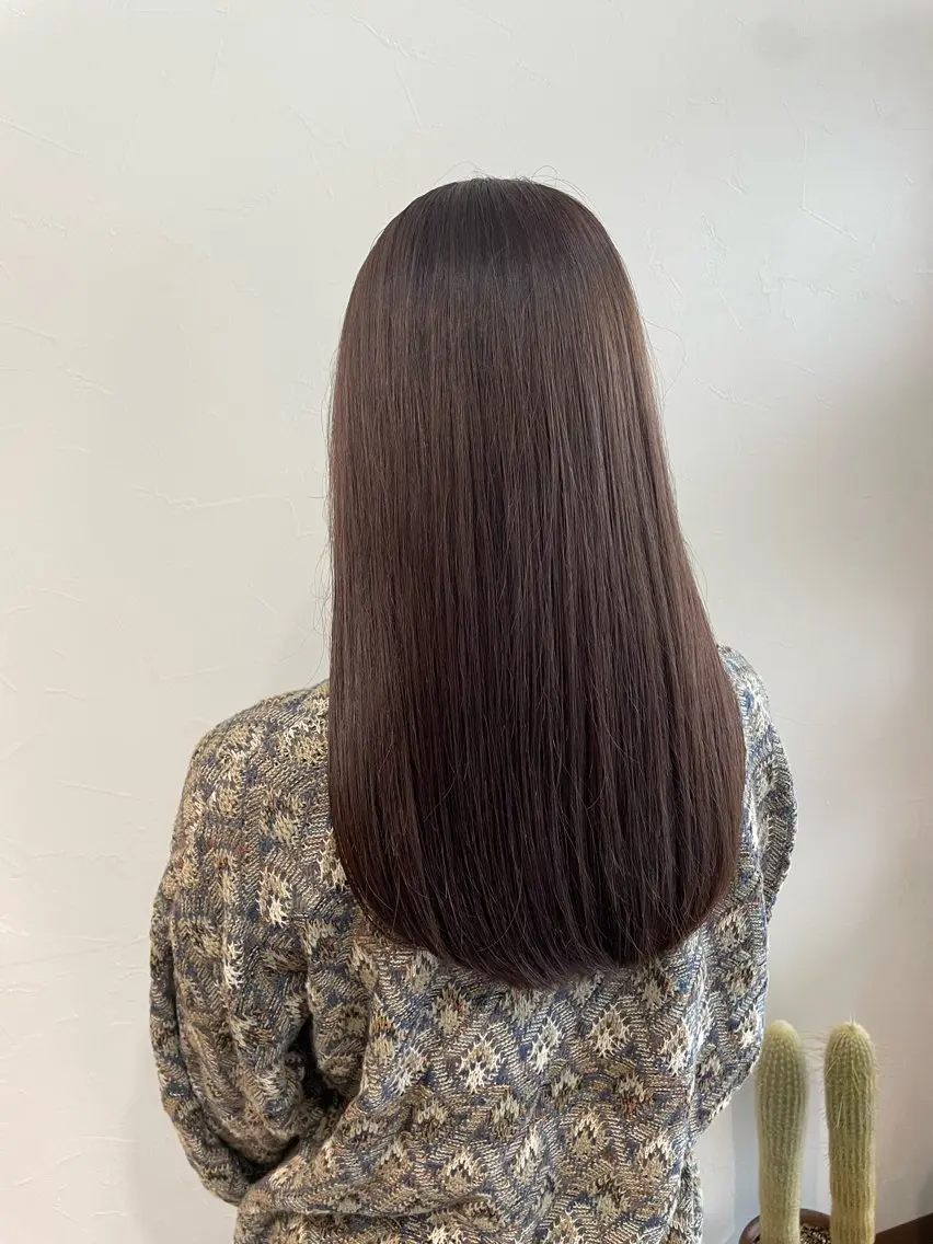 ロング ラベンダーベージュ ハヤサカ マユキのヘアスタイル
