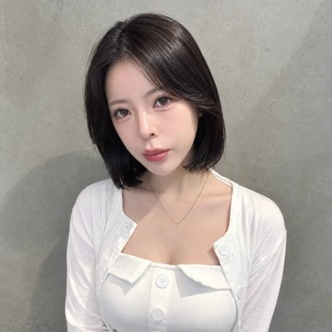 ショート ワンレンボブ ボブ 顔まわりレイヤー 韓国風ヘア レイヤーカット カット 縮毛矯正 トリートメント レイヤーカット/透明 感カラー/遠藤惟斗のヘアスタイル