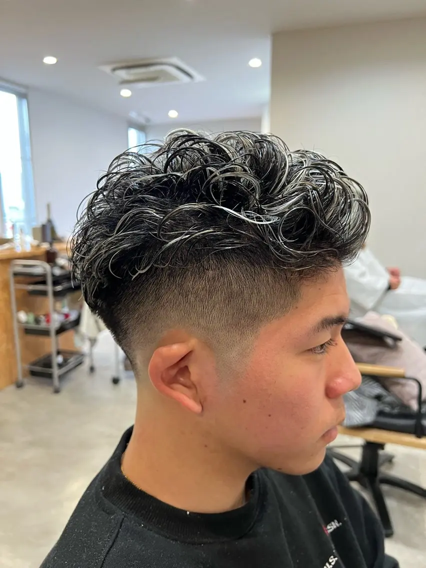 カラー メッシュ カット ヘアカラー 土田 紘太のヘアスタイル