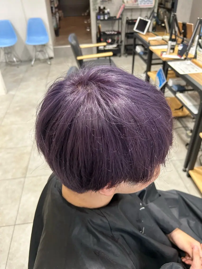 ショート カラー メンズ パープルカラー 山岡 茉琳のヘアスタイル