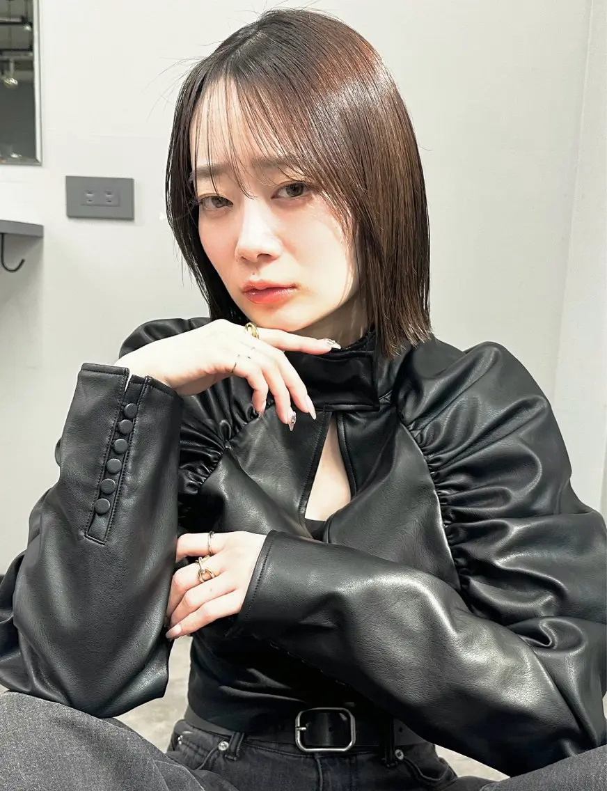 ミディアム カット ヘアカラー トリートメント 美髪矯正・レイヤー 倉友哉のヘアスタイル
