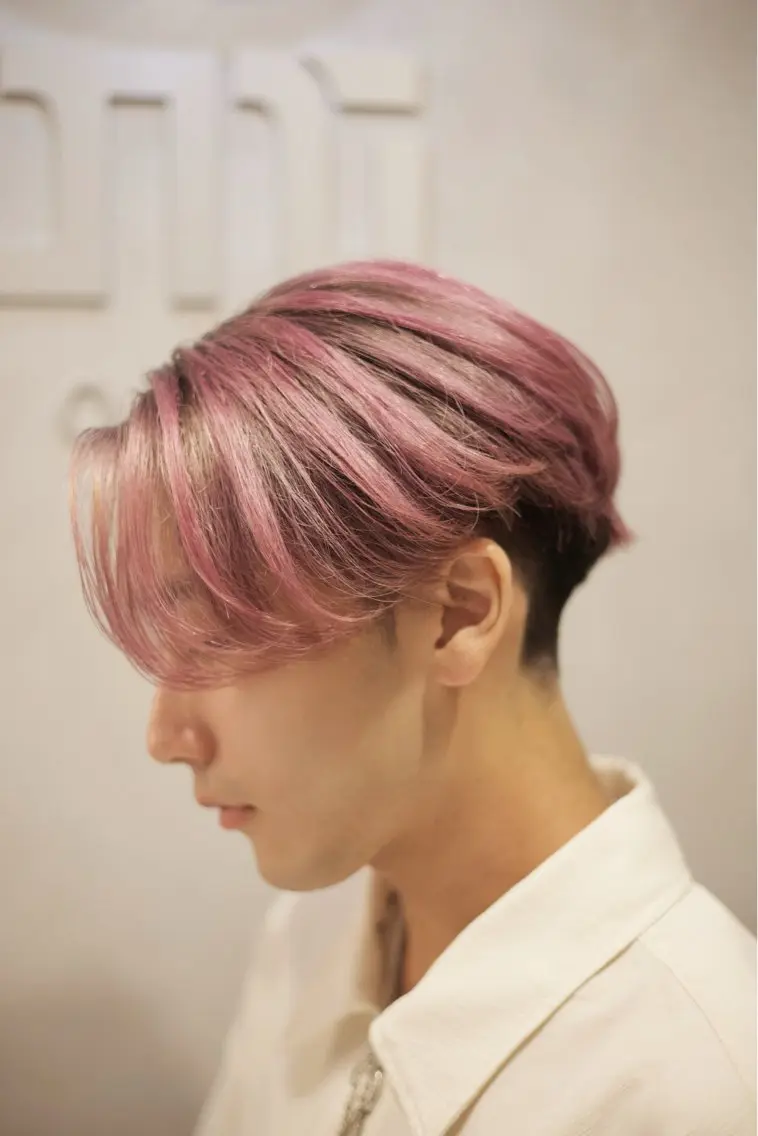 ミディアム カラー バレイヤージュ ブリーチ ピンクカラー レイヤーカット カット ヘアカラー トリートメント ヘアセット とーまぴ/渋谷 でアイドルカラーのヘアスタイル