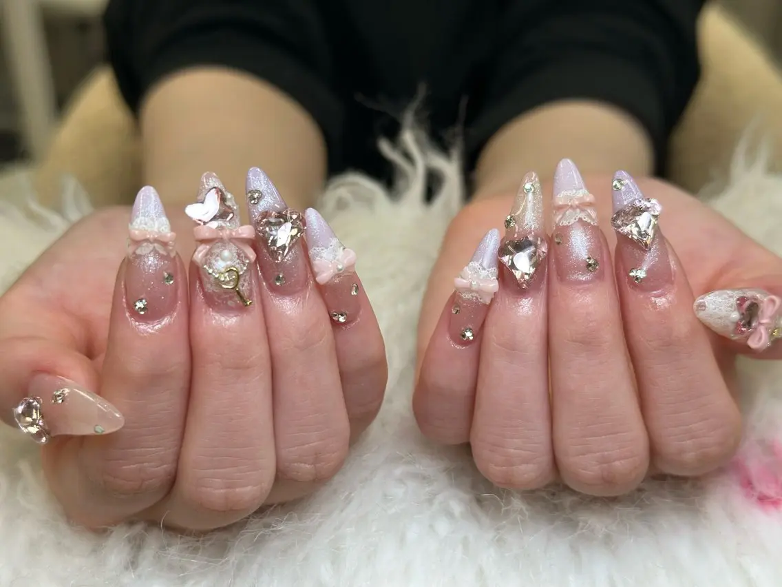 ネイル チークネイル ドット フレンチネイル グラデーション 韓国ネイル ハンドネイル Lisa Nail Salonのネイルデザイン