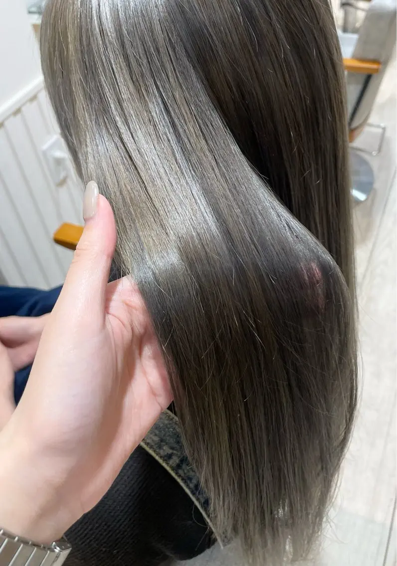 カラー ベージュカラー ブリーチ ダブルカラー ブリーチなしカラー オリーブベージュ ヘアカラー トリートメント パーマモデル 募集中💍渡邉のヘアスタイル