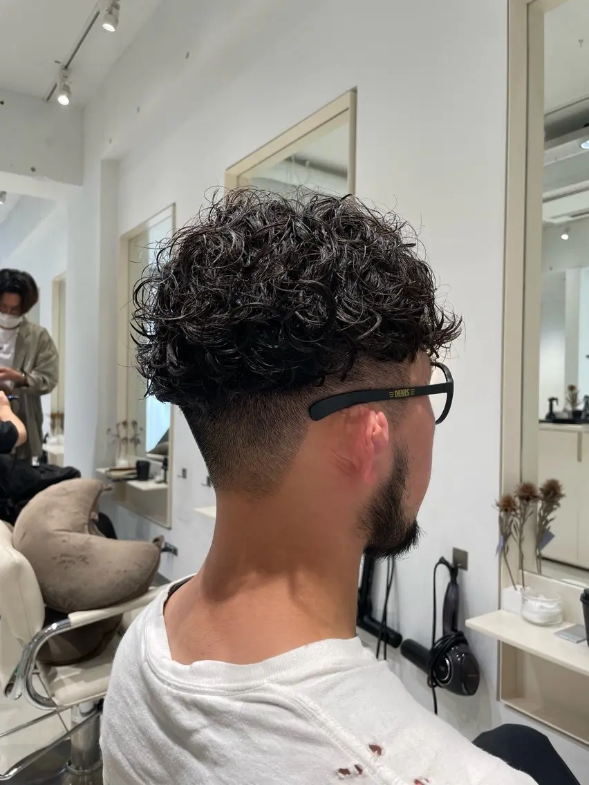 ショート パーマ メンズ ブリ—チ🌈カラ— 🌀パ—マ🌿ちえのヘアスタイル