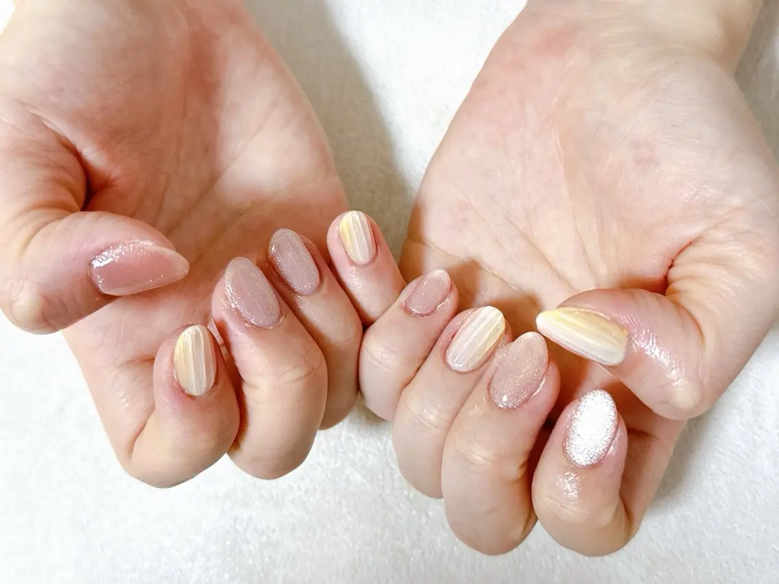 ネイル オーロラネイル フットネイル フレンチネイル ジェルネイル マグネットネイル ハンドネイル mogunail &blowのネイルデザイン
