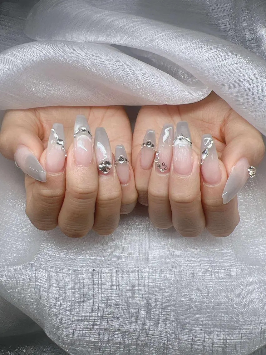 ネイル 長さ出し グラデーション 卒業式 キラキラネイル マグネットネイル ハンドネイル Lee Nailsのネイルデザイン