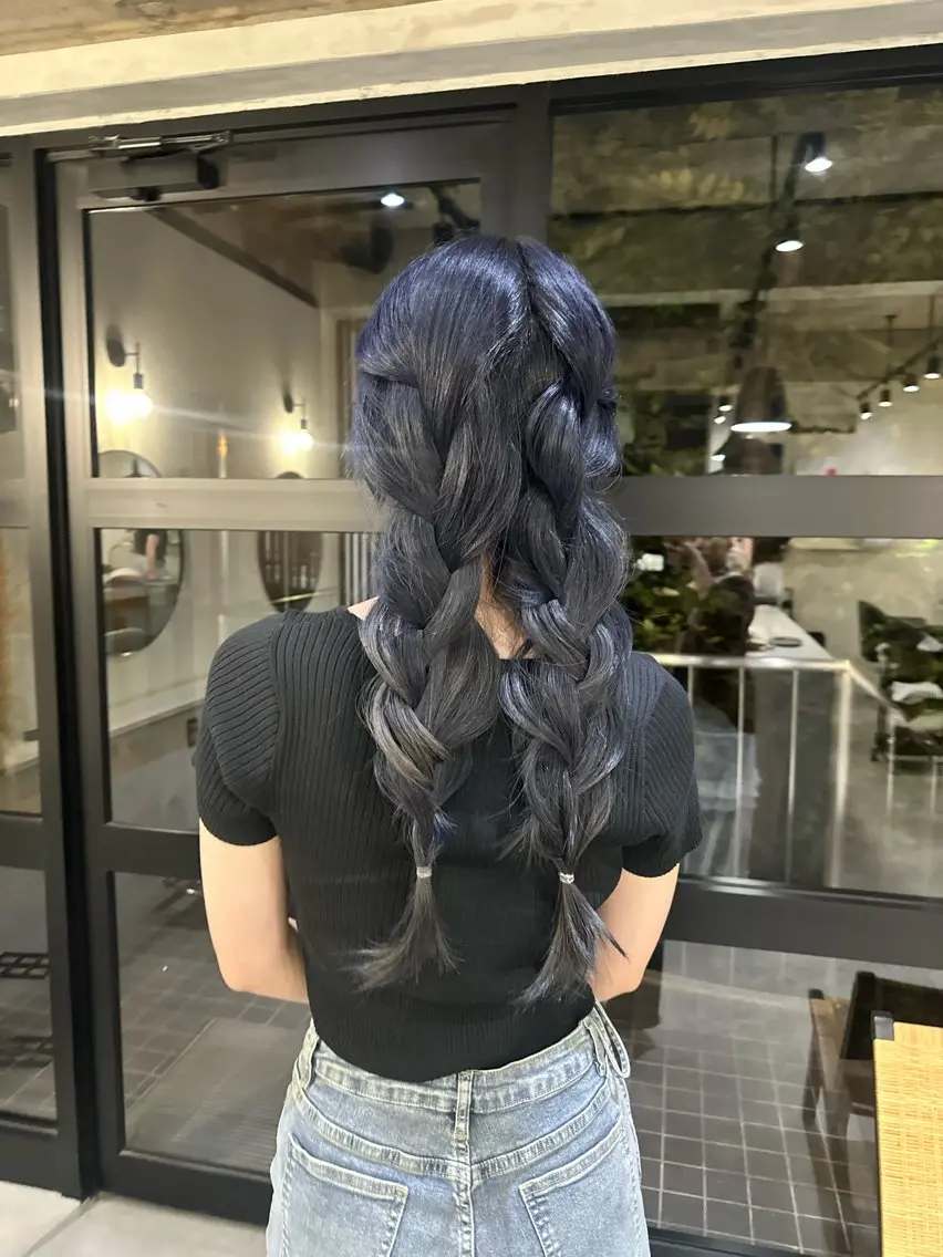 ロング ブリーチカラー yuraraのヘアスタイル