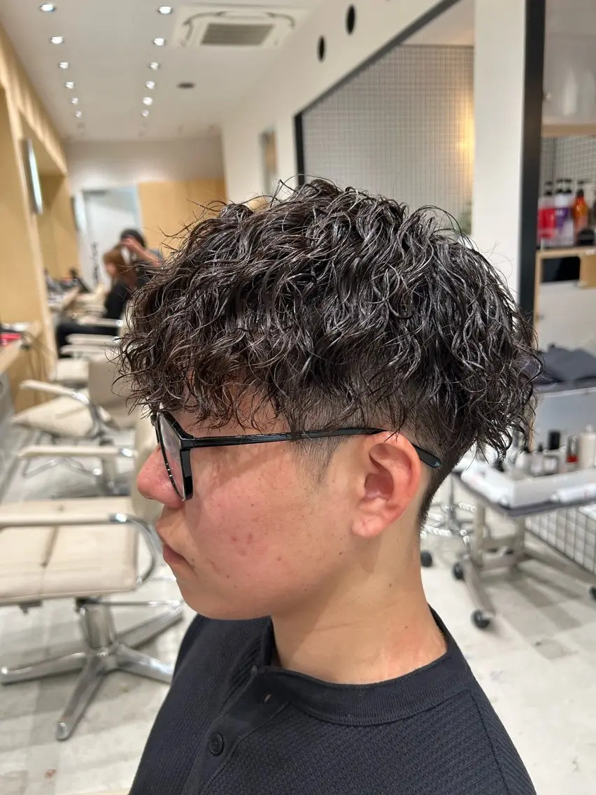 パーマ メンズ フェードカット メンズパーマ カット パーマ 🐲ツイスパ🐲 フェード/龍のヘアスタイル