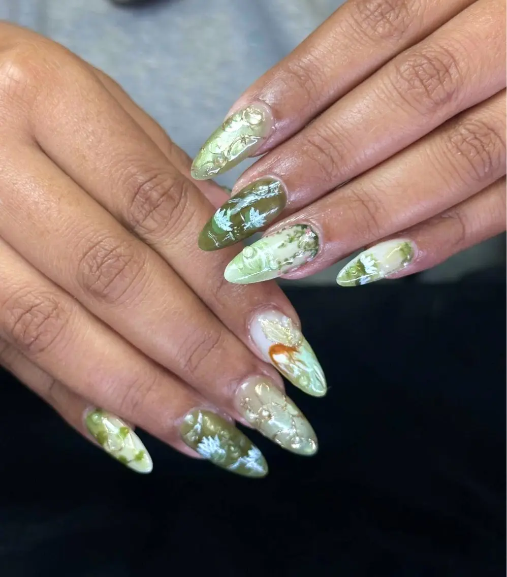 ネイル アートネイル ジェルネイル グリーン ニュアンスネイル Iconic Nailのネイルデザイン